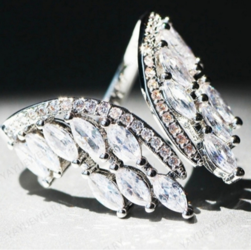 🎀Sparkling Angle Wing Ring - Picture 4 of 8